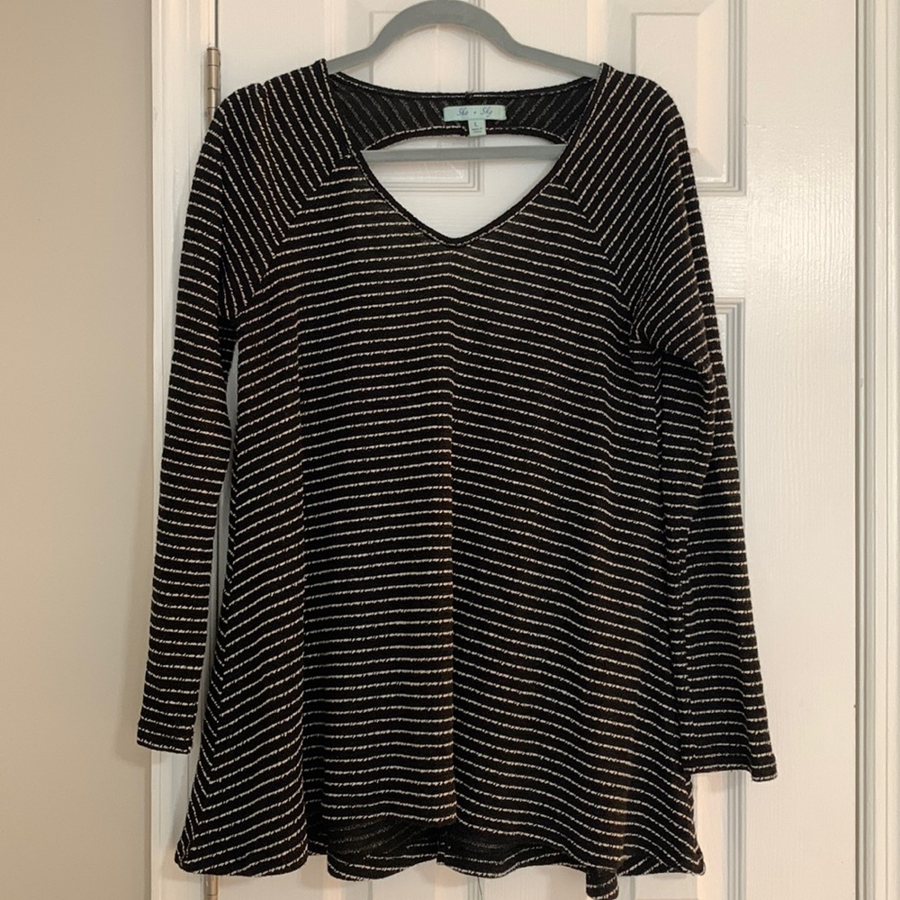 Black and white thin sweater